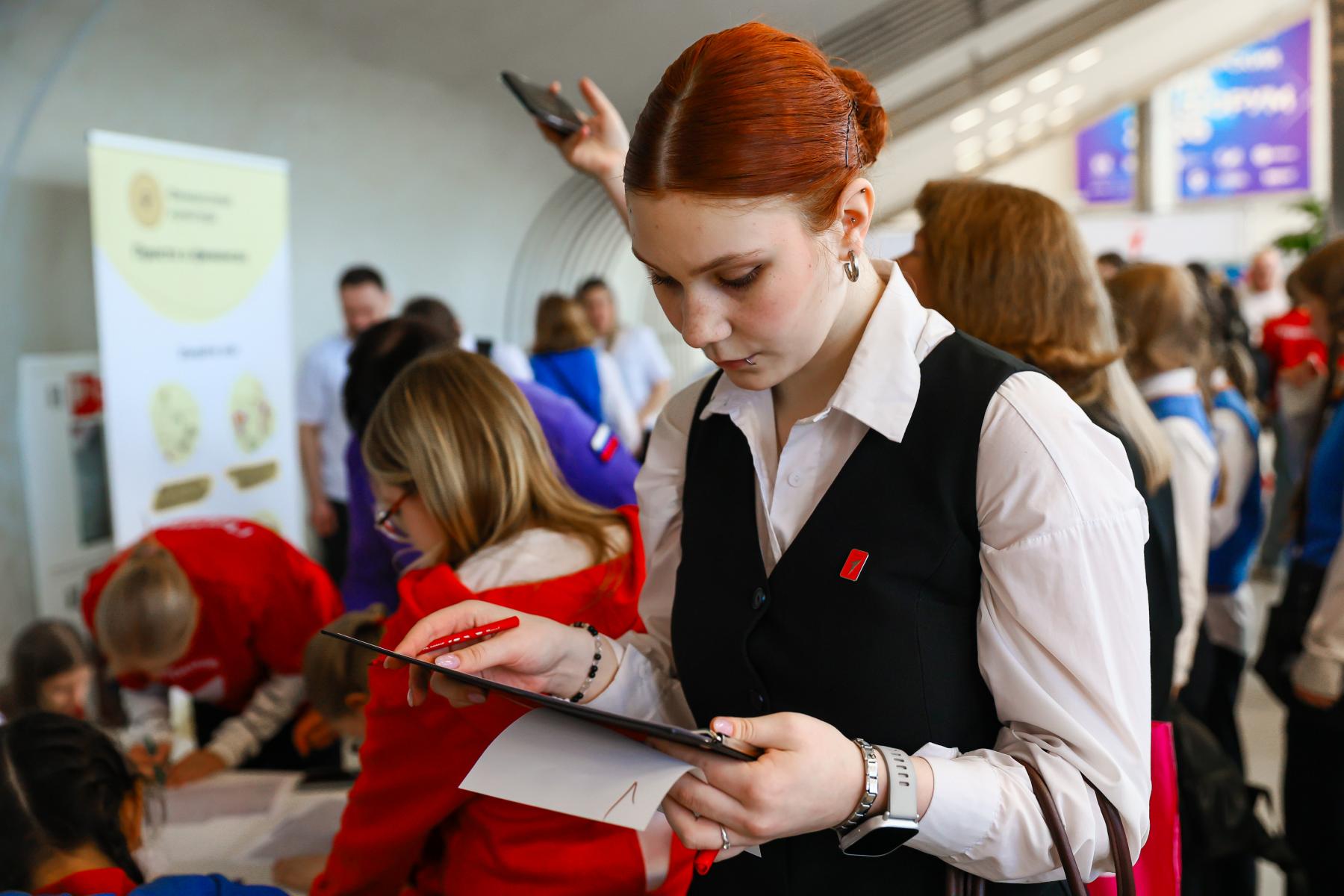 Фото Соловьёв, Савочкин, Никишева: звездные гости собрали на форуме в Новосибирске свыше тысячи человек – 100 ярких кадров 5